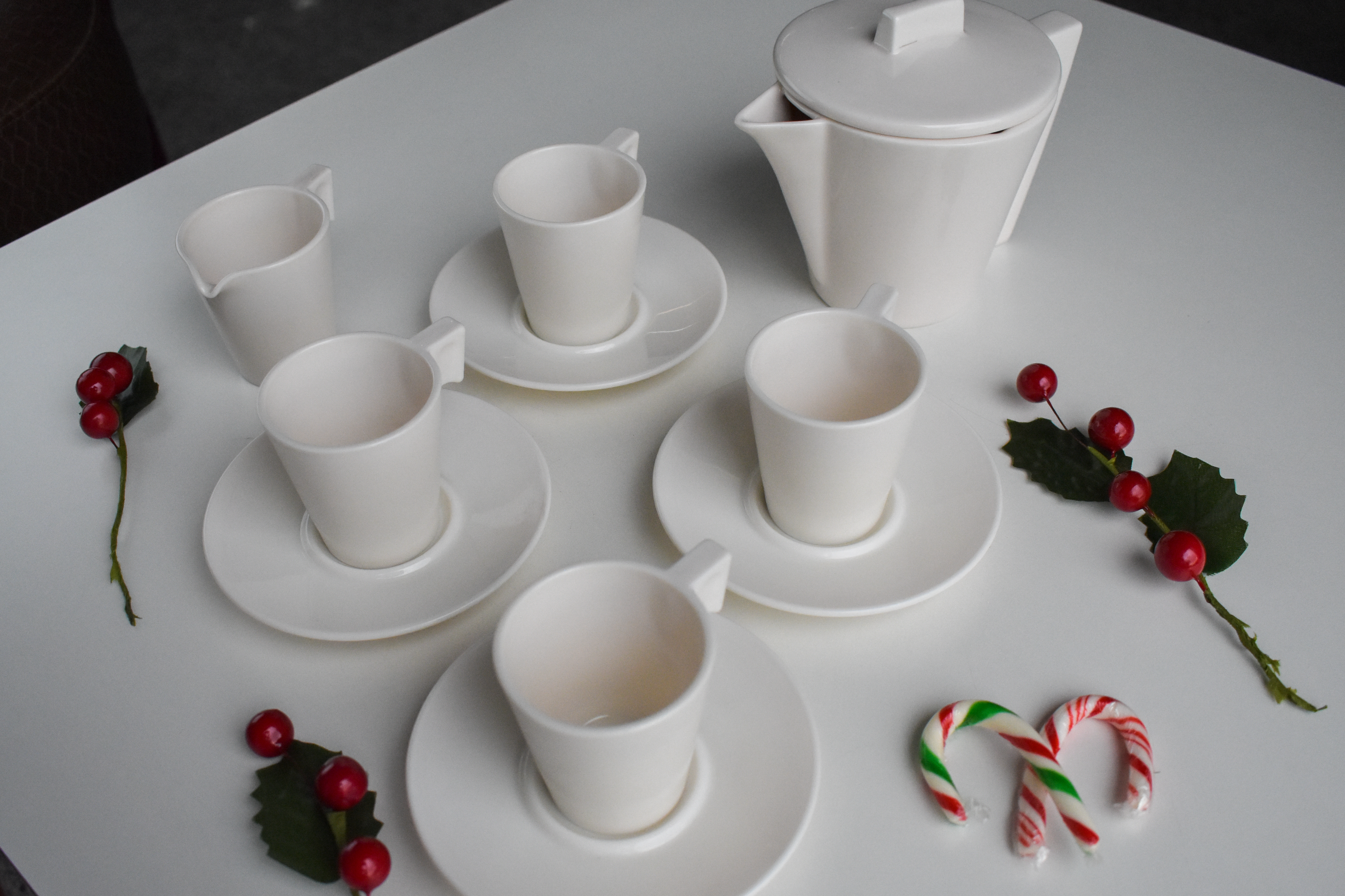 Kit - Tazas + Platos + Tetera + Jarra para Crema - Taylor Market